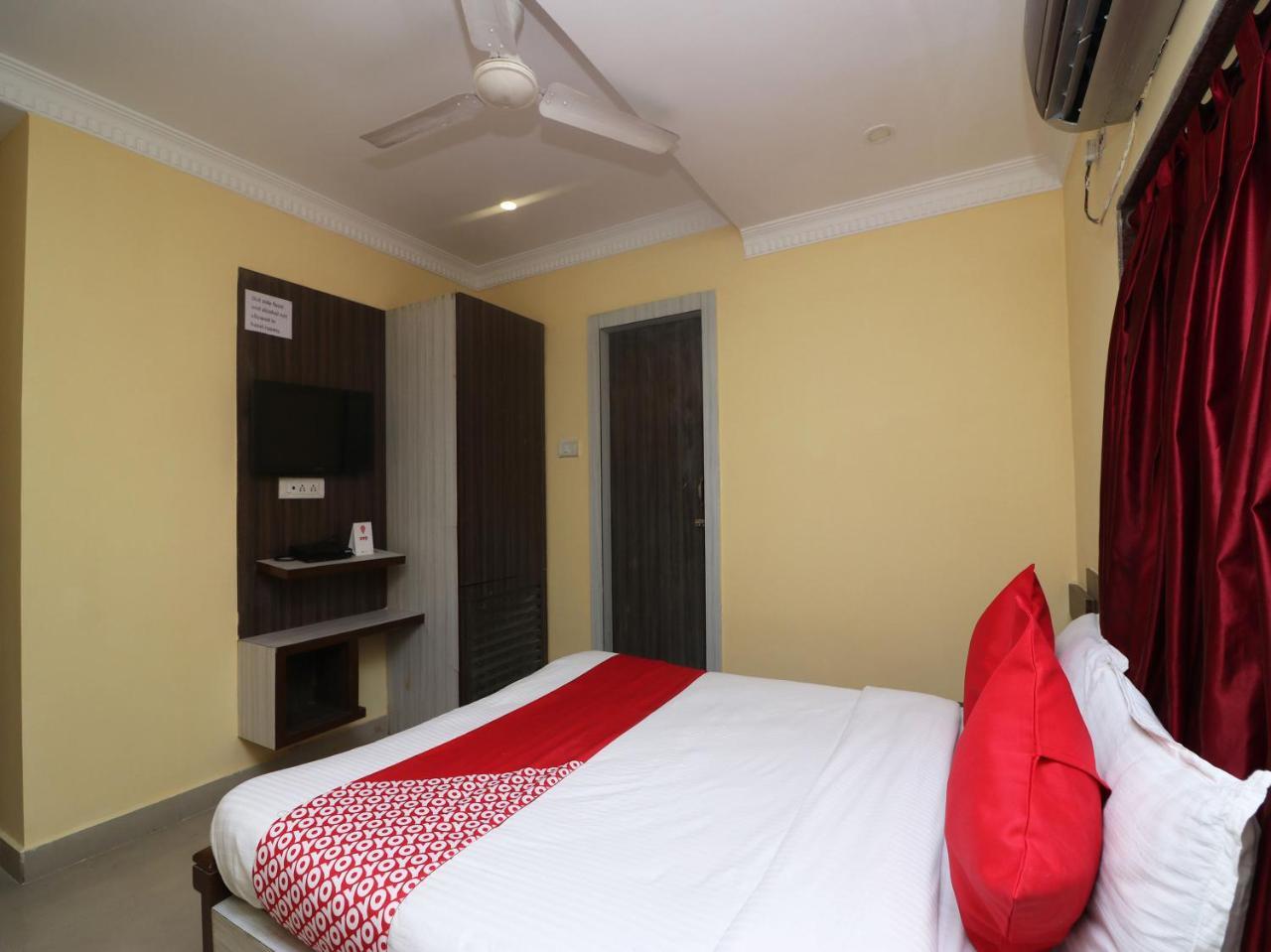 Oyo Howrah Station Dobson Lane 3*